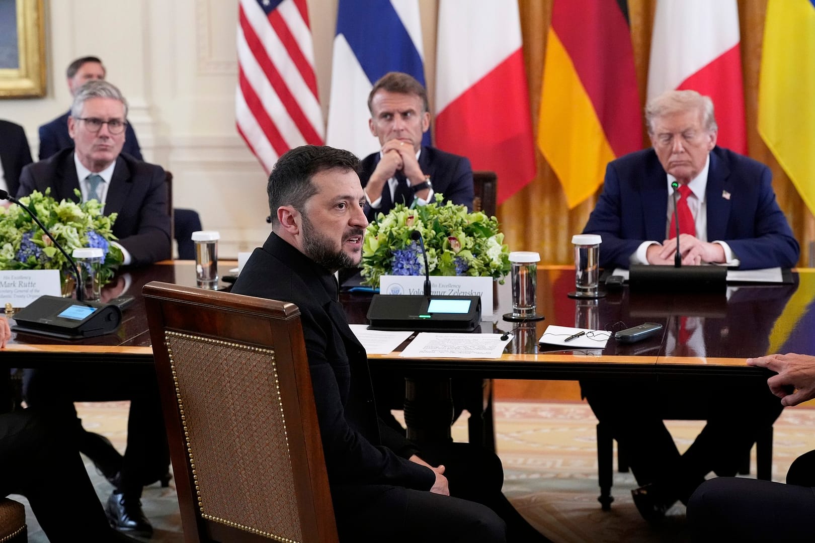 Semnificația hărții care a apărut în mod neașteptat în Biroul Oval în timpul întâlnirii Trump-Zelenski și care include România / „O amintire dureroasă și o formă de presiune”