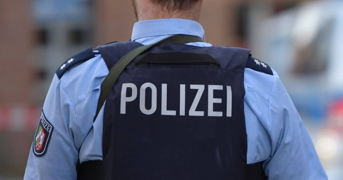 O șoferiță a dansat pe o autostradă, motivând că „traficul a enervat-o”. După ce a blocat circulația două zile, poliția a deportat-o din Germania