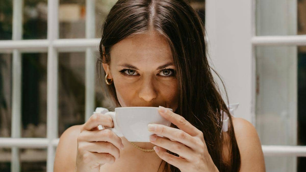 Băutura fericirii. De ce ne simțim mai bine după prima ceașcă de cafea