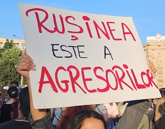 Protest în Piața Victoriei. 3.000 de oameni protestează după uciderea Teodorei Marcu: „Suntem vocea celor care nu mai pot vorbi”