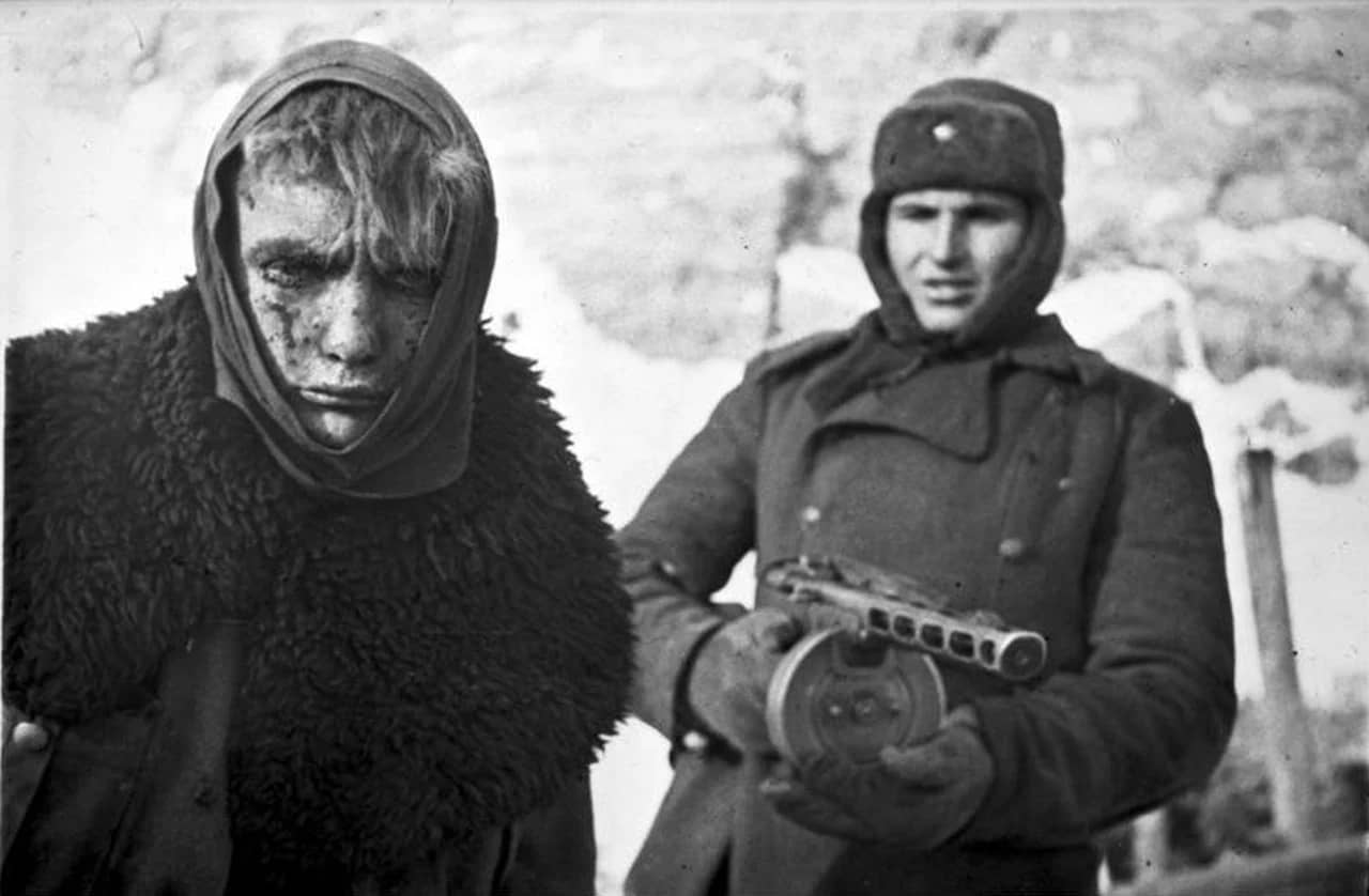 Prizonier german prins de un soldat sovietic FOTO facebook