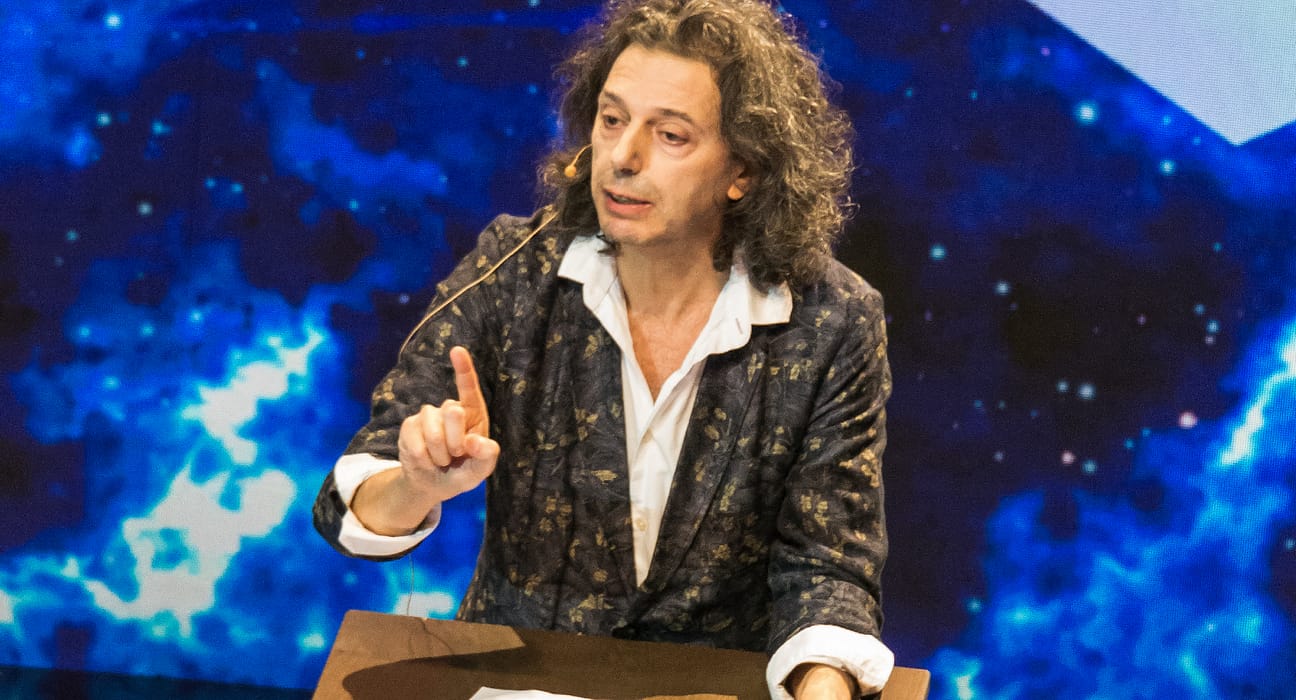 Unul dintre cei mai cunoscuți filosofi ai tehnologiei face apel la o „luptă” civilizațională împotriva inteligenței artificiale și vorbește de un „uragan” care se abate asupra lumii