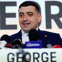 Simion îndeamnă lumea să iasă în stradă, dar el nu va fi acolo. Cum comentează CTP: „Carevasăzică, duceți-vă voi, legiunea mea de fraieri, că pentru mine e prea periculos”