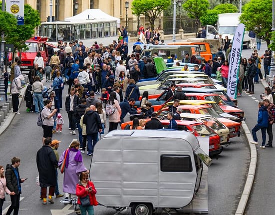 Weekendul #6 „Străzi deschise – București” aduce activări creative pe Dâmbovița, spectacole în aer liber  și evenimente pentru toate vârstele