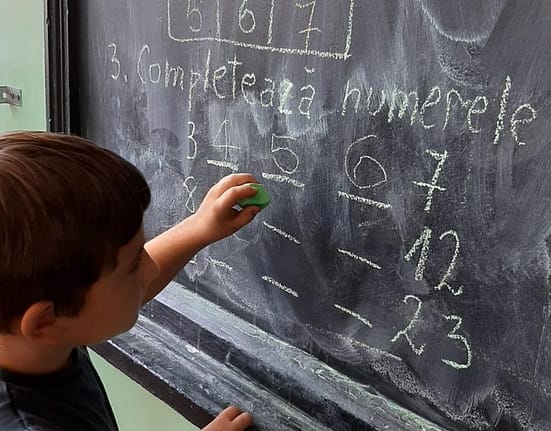 La 8 ani a dat deja Bacalaureatul. Cine este băiețelul minune?