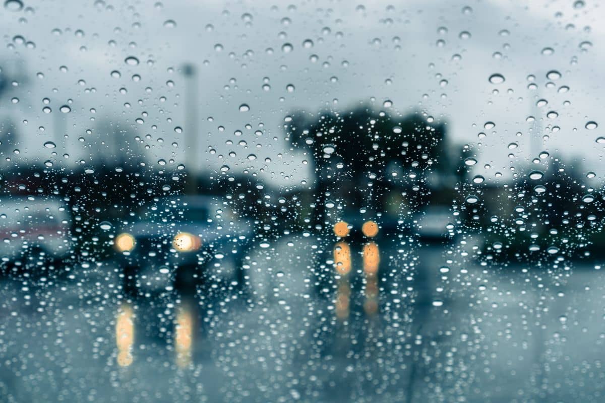 Vremea se mai încălzește după episodul de vreme extremă, dar nu scăpăm de ploi, spun meteorologii