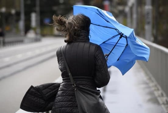 Vremea se strică în aproape toată țara: Meteorologii au emis avertizare Cod Galben pe arii extinse