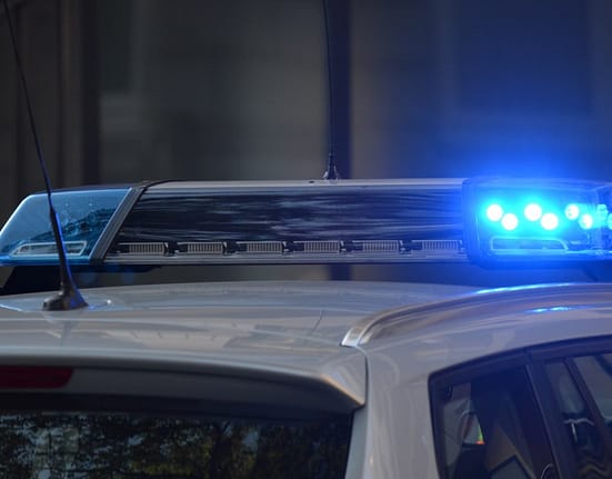 Gravidă în travaliu, escortată de polițiști la spital. Mesajul tatălui recunoscător