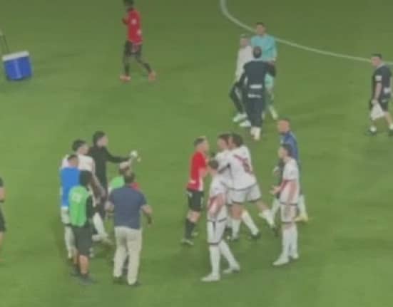 Gest incredibil al lui Andrei Rațiu: și-a lovit cu capul un coleg, după meciul care a dus Rayo în cupele europene
