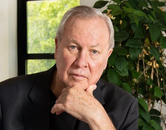Bob Wilson, regizorul spectacolelor „Einstein on the Beach” și „Peter Pan”, a murit la 83 de ani