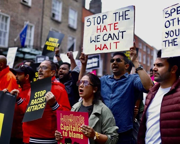 Val de atacuri rasiste împotriva imigranților în Irlanda FOTO: X