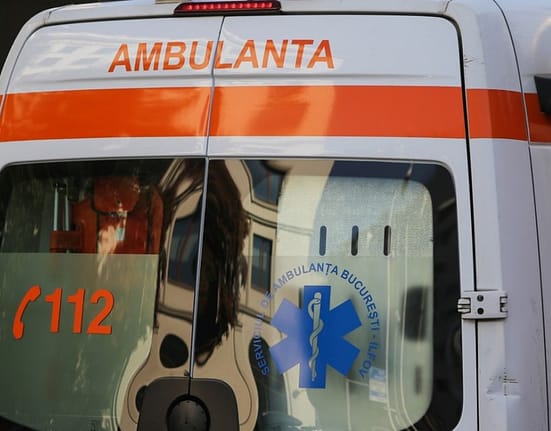 Adolescentul de 17 ani care a căzut de pe o stâncă a murit la spital