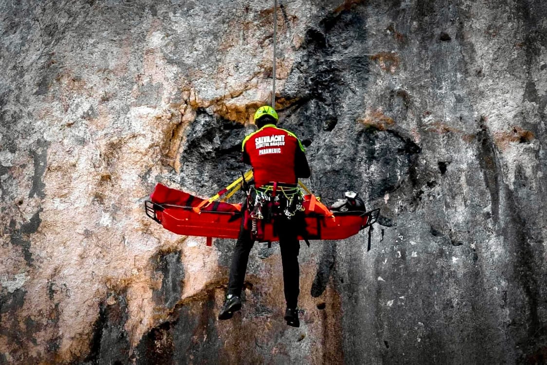 Sporurile au fost reduse drastic la un plafon maxim de 299 de lei brut. FOTO: Salvamont