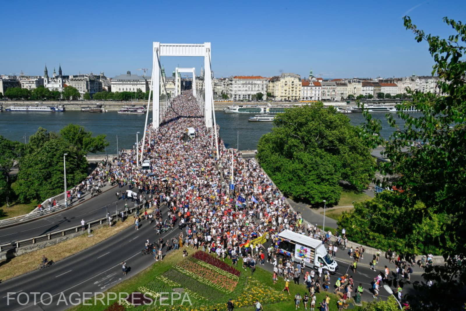 Palmă pentru Viktor Orban: Un miting interzis pentru drepturile LGBTQ+ s-a transformat într-o demonstrație de masă împotriva Guvernului / FOTO