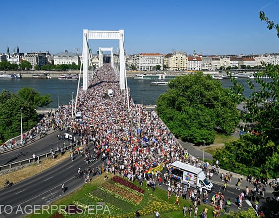 Palmă pentru Viktor Orban: Un miting interzis pentru drepturile LGBTQ+ s-a transformat într-o demonstrație de masă împotriva Guvernului / FOTO
