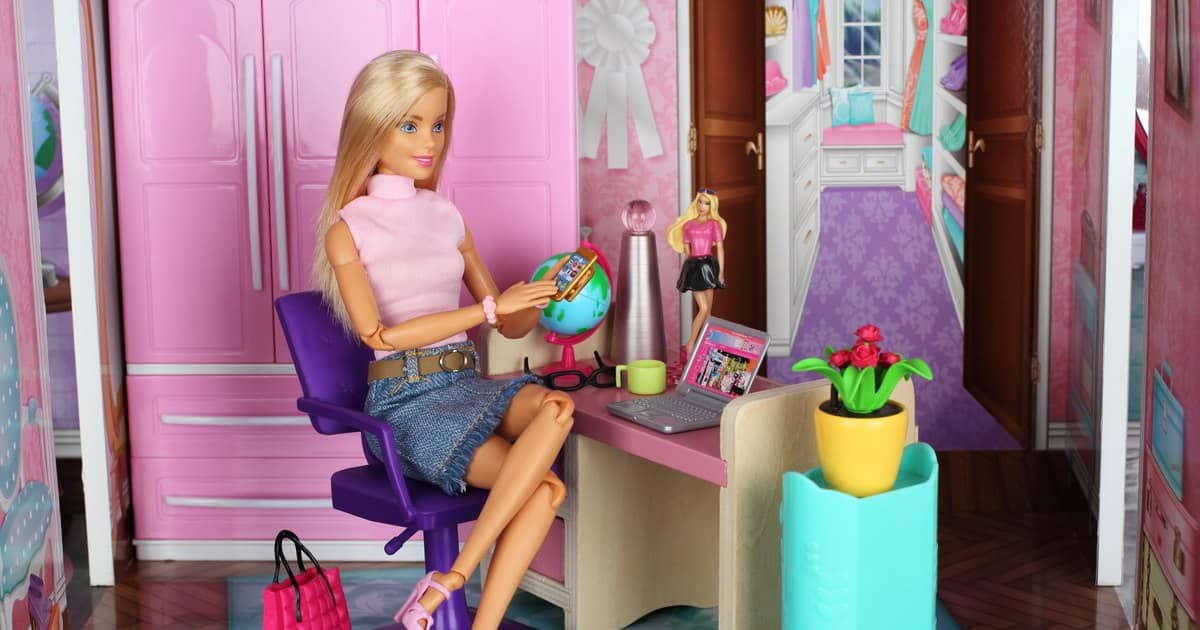 Controversa Barbie cu inteligență artificială. Un psiholog explică momentul în care apare pericolul