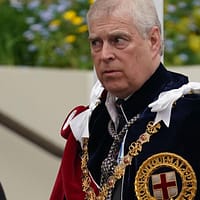 Fratele Regelui Charles, controversatul prinț Andrew al Marii Britanii, renunță la titlul de duce