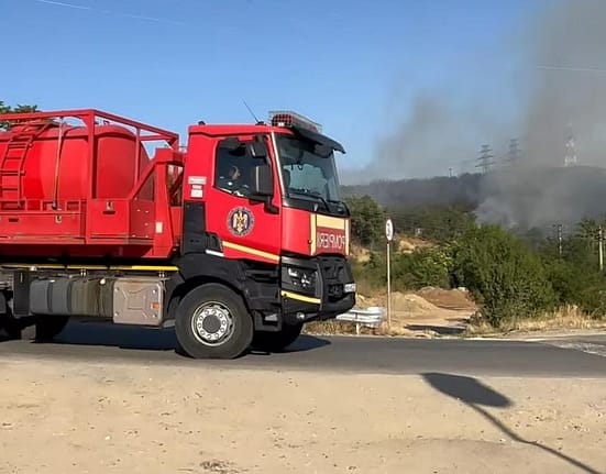Incendiu de proporții la Slatina: flăcările de la stația de epurare s-au extins către locuințele din apropiere