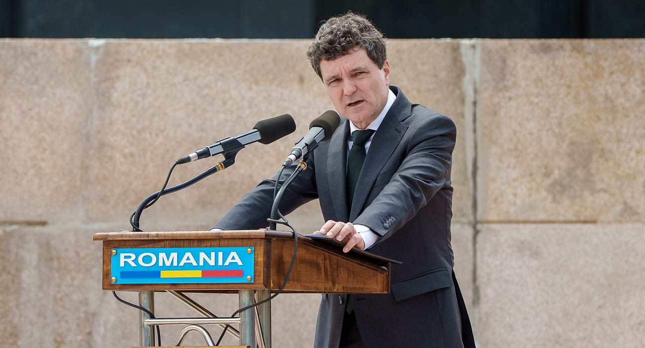 De unde ne luăm o politică externă? Nicușor Dan trebuie să deschidă dezbaterea. Destul să spunem că românii nu se pricep