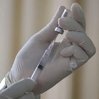 1 din 6 americani refuză sau amână vaccinarea copiilor