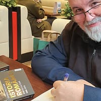 Șuetă cu istoricul Ovidiu Pecican: „Fără a ști pe ce depozite de averi stăm, ne subestimăm, folosim mersul piticului, ne vindem ieftin, ba uneori ne dăm chiar pe gratis!”