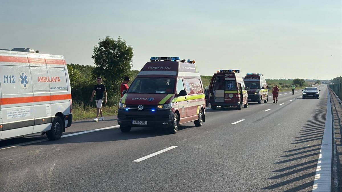 Autocar răsturnat pe A2, în județul Călărași: A fost activat Planul Roșu de Intervenție