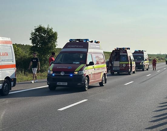 Autocar răsturnat pe A2, în județul Călărași: A fost activat Planul Roșu de Intervenție