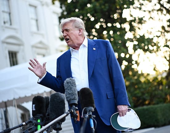 „Este o sumă ridicol de mare”. Cât cere Trump în procesul de calomnie contra „inutilului ziar de doi bani”