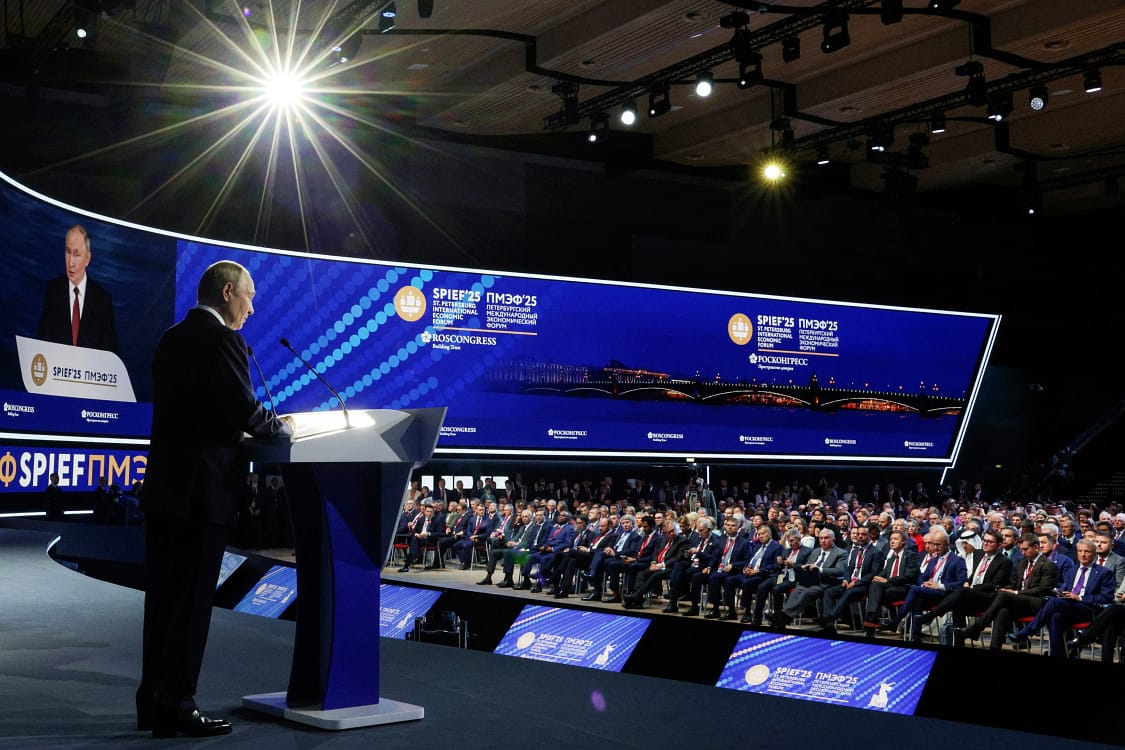 Vladimir Putin la Forumul economic de la Sankt Petersburg FOTO Profimedia