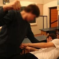 Totul despre „Butonul roșu” din școli. Cum facem ca „pâra” să se transforme în responsabilitate