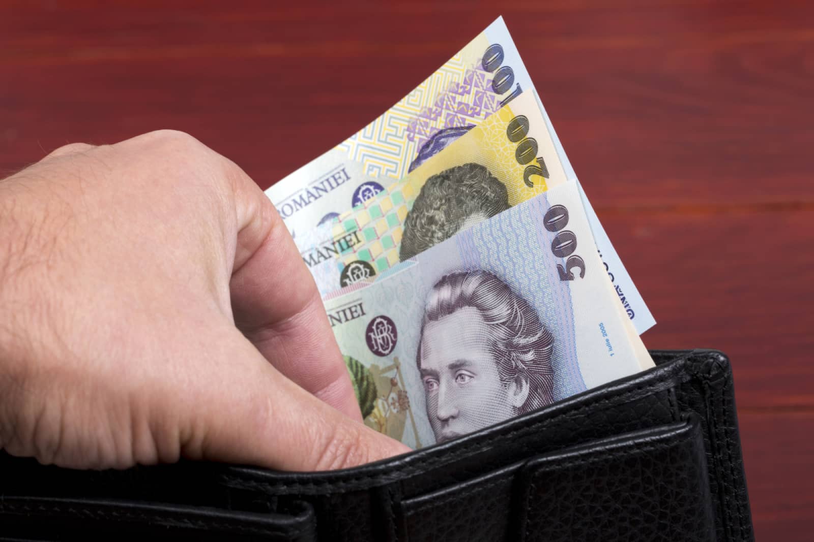 Reacția companiei de stat acuzată că a acordat ”spor de femeie” bărbaților