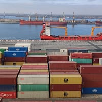 Beijingul se prezintă drept noul garant al comerțului global. China își exportă nu doar bunurile, ci și deflația