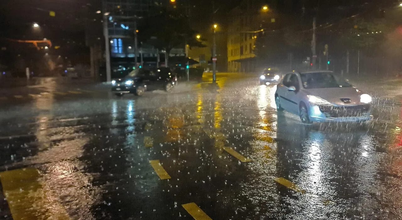 Alertă maximă la Primăria Capitalei: Apa Nova monitorizează nivelul apei în colectoarele principale