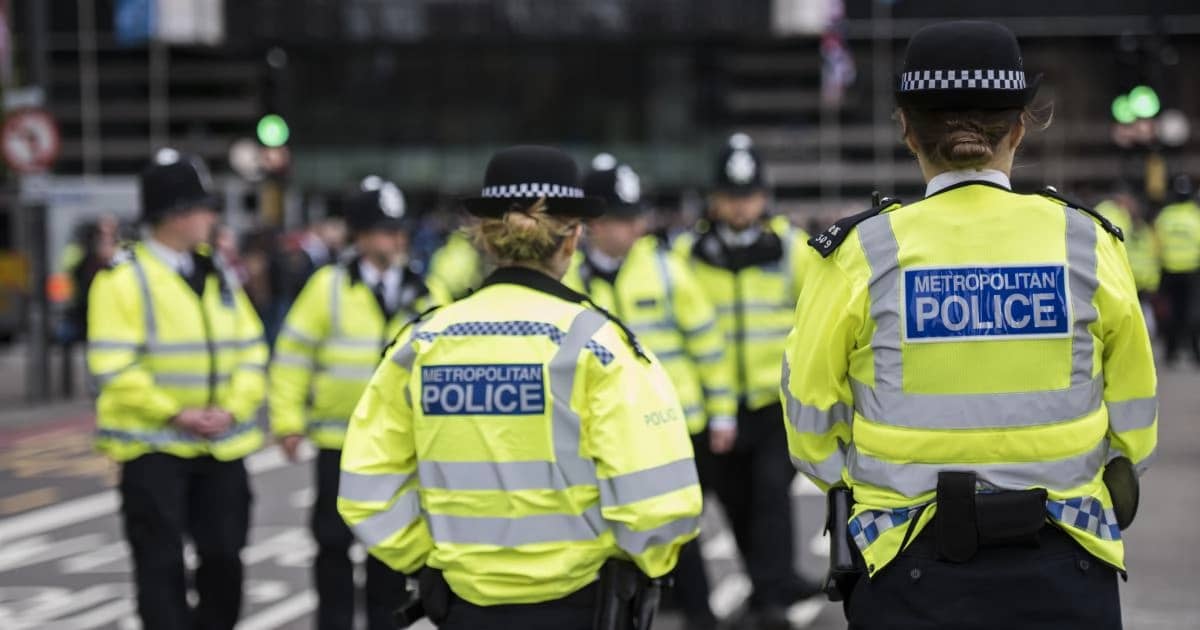 L-au identificat! Poliţia britanică anunţă cine este atacatorul de la sinagoga din Manchester