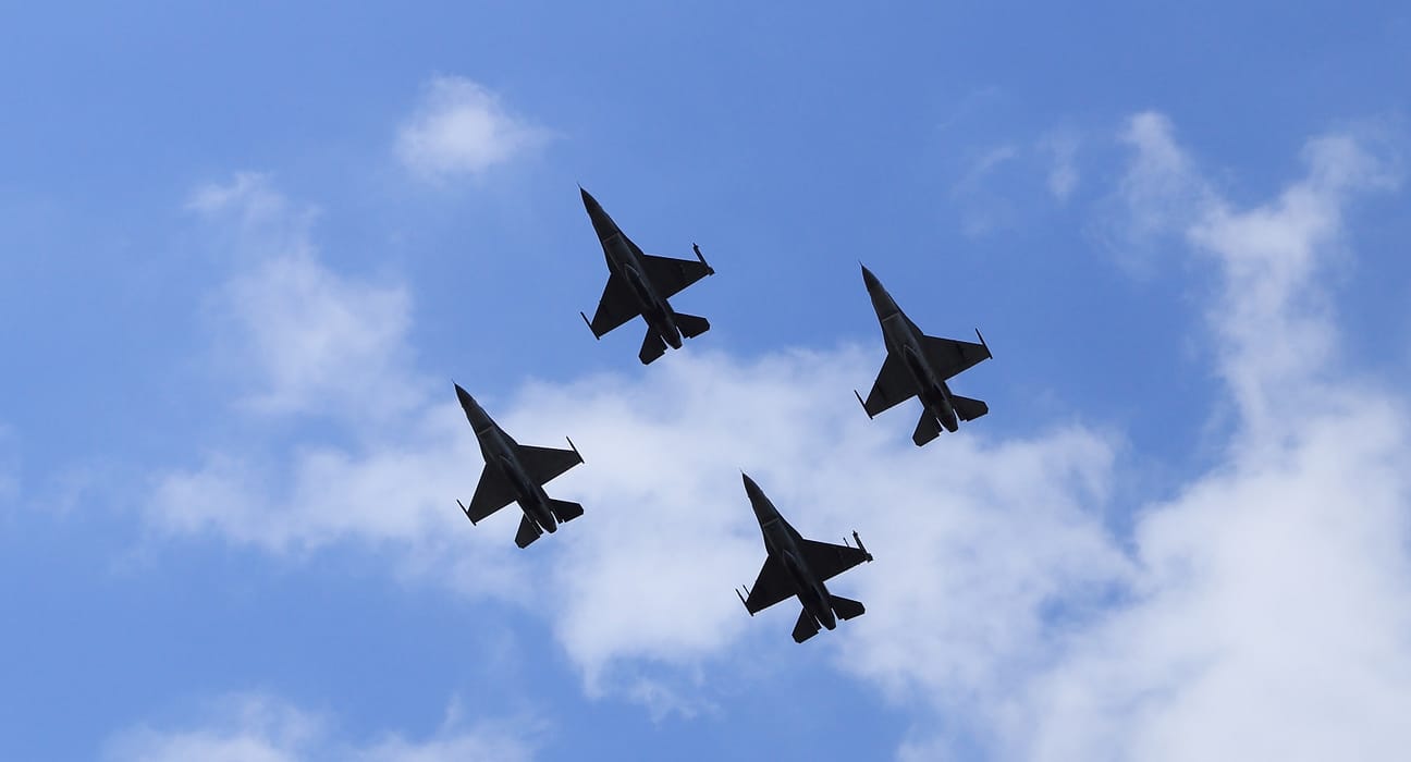 Accident aviatic în Polonia: Un avion F-16 s-a prăbușit în timpul repetițiilor pentru un spectacol aerian. Pilotul a murit