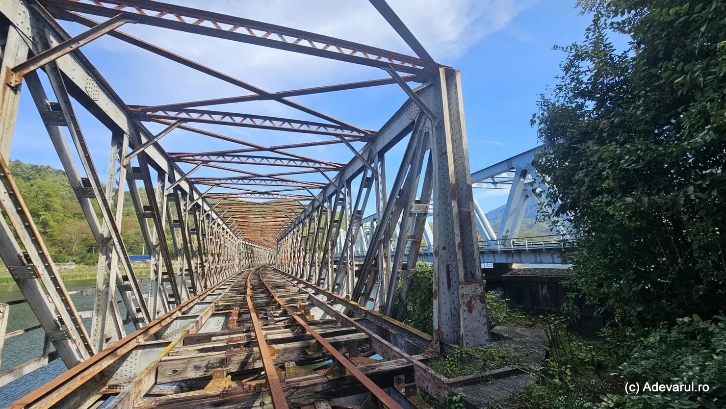 Podul vechi peste Olt de la Proieni. Foto: Daniel Guță. ADEVĂRUL