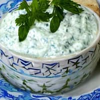 Sfaturi în bucătărie. Cum prepari tzatziki simplu și rapid