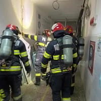 Incendiu la Spitalul Județean Reșița: fum dens, Planul Roșu activat și pacienți evacuați