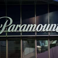 Paramount atacă: ofertă ostilă pentru achiziția Warner Bros. Discovery, în ciuda pactului cu Netflix