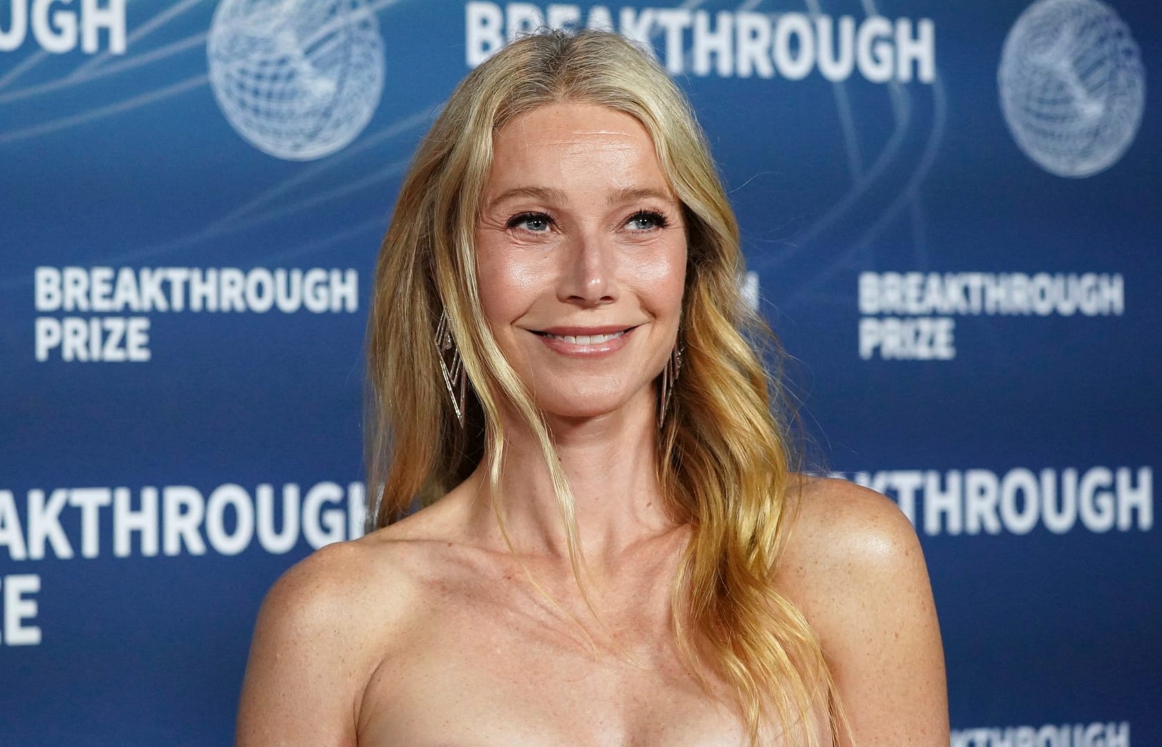 VIDEO După ce CEO-ul și șefa HR de Astronomer au fost dați de gol că au o idilă de solistul trupei Coldplay, compania o aduce pe Gwyneth Paltrow, fosta soție a artistului, într-un rol surpriză
