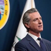 Guvernatorul Californiei cere instanței să nu permită administrației Trump să folosească trupe în raziile la imigranți