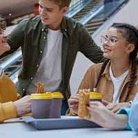 Abilităţi pe care europenii le dobândesc în adolescenţă şi americanii abia la maturitate