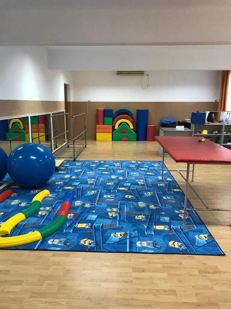 Cu natalitatea aflată la record negativ, Guvernul a aprobat deblocarea a peste 300 de posturi pentru creşele construite prin PNRR