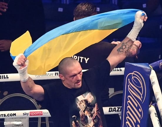 Campionul la box Oleksandr Usîk îl provoacă pe Trump să locuiască o săptămână în casa sa din Ucraina: „În fiecare noapte o bombă zboară”