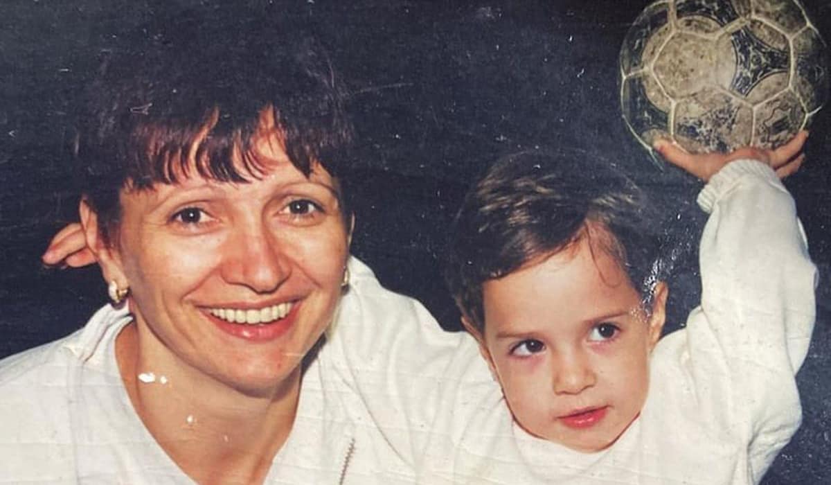 Pe cine a remarcat Federația Internațională de Handbal: „O nouă stea” tricoloră, fiica unei jucătoare cu 2043 de goluri pentru naționala României