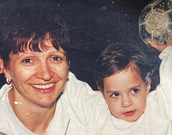 Pe cine a remarcat Federația Internațională de Handbal: „O nouă stea” tricoloră, fiica unei jucătoare cu 2043 de goluri pentru naționala României