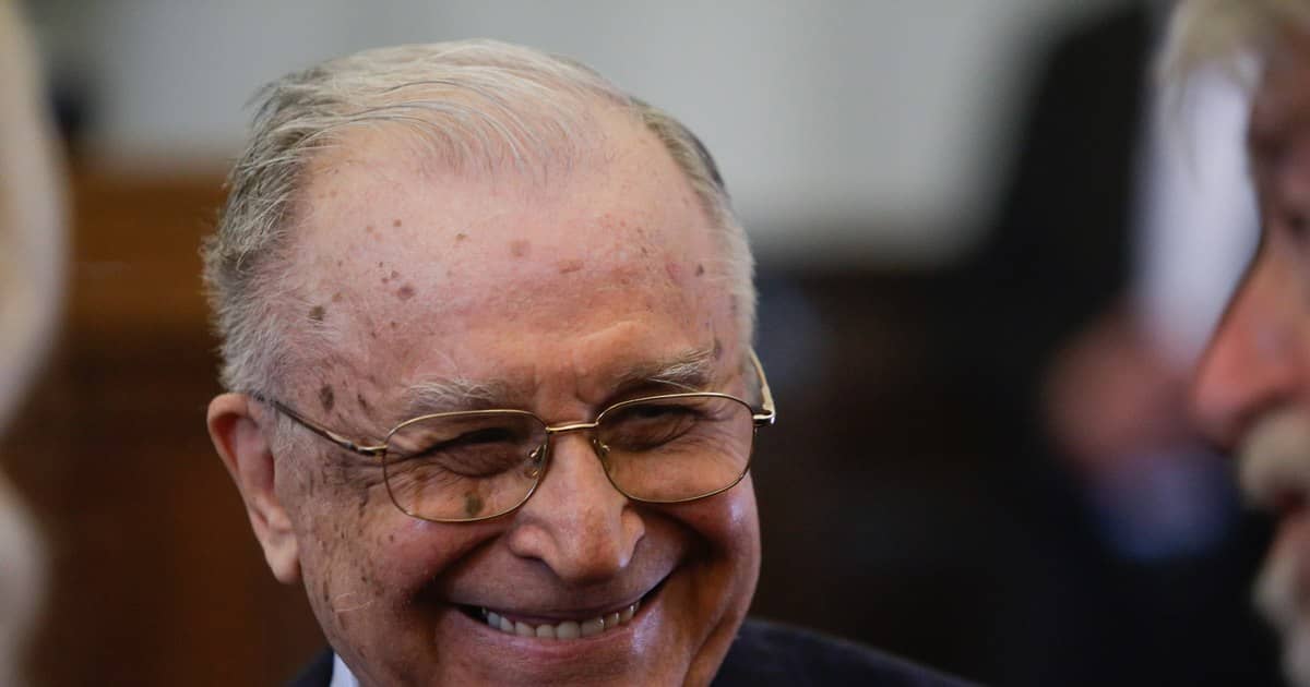 Ion Iliescu l-a felicitat pe Nicușor Dan. „Victoria dumneavoastră exprimă o aspirație profundă a cetățenilor”