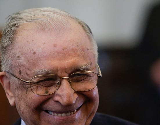 Ion Iliescu l-a felicitat pe Nicușor Dan. „Victoria dumneavoastră exprimă o aspirație profundă a cetățenilor”