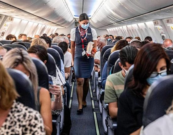 Sfaturi de călătorie. Lista unei stewardese. Obiecte pe care să NU le ai în avion