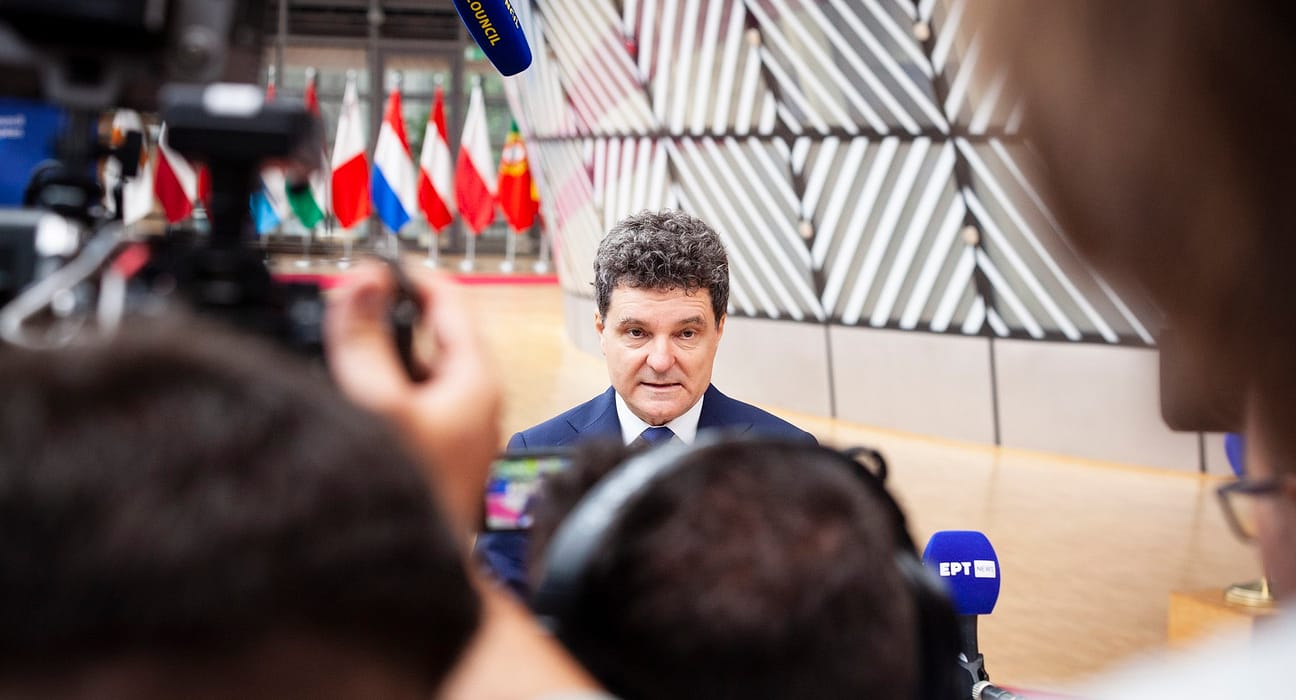 CORESPONDENȚĂ din Bruxelles. Ce a răspuns Nicușor Dan întrebat ce crede el ca fost olimpic la matematică, ajuns președinte în țara care taie bursele la olimpici